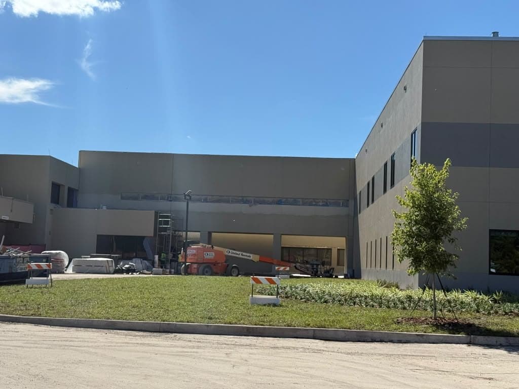 Commercial building exterior repaint - Orlando, FL